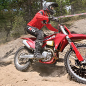 CONDUZINDO A YAMAHA YZ2023X 125: THE WRAP - Dirt Bike Magazine