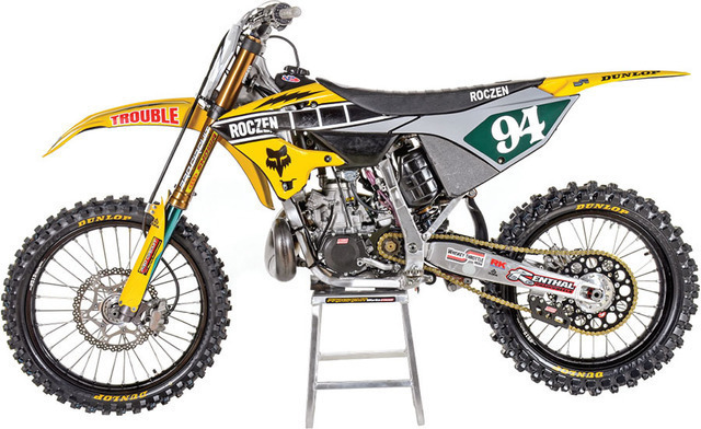 ヤマハ - kenken　　　　YAMAHA ブリジストン Dirt Bike Magazine - February 2023 - Ken Roczen's Retro YZ250