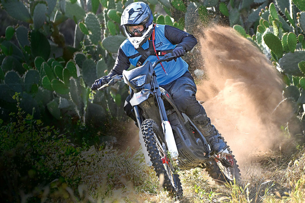 Dirt Bike Magazine - July 2024 - Arctic Leopard E-XE880