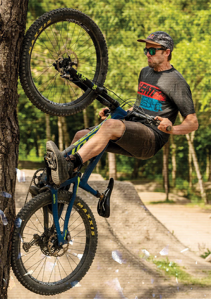 Mountain Bike Action - leatt - DBX Hydration Protect Ventilate Hydrate